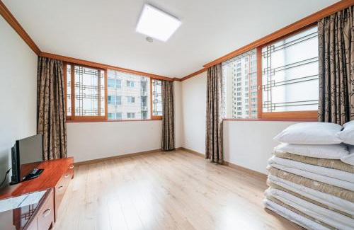 Yeon-dong Hotel | Samhaein Hotel