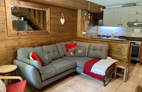 Samoens Ski Chalet | Samoens Village, Sleeps 8 - 9, 4 Bedrooms, 2 bathrooms, Shared Pool.