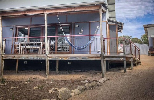 Lake Wangary Apartment | Samphire Beach House with Studio is the perfect base for your Coffin Bay Holiday - Linen Included an