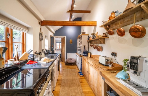 Docking Cottage | Samphire Cottage - character cottage with wood burning stove and courtyard garden