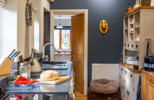 Docking Cottage | Samphire Cottage - character cottage with wood burning stove and courtyard garden