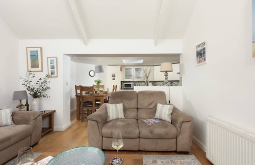 St. Mawgan House | Samson Cottage - Pet friendly bungalow set in the pretty village of St Mawgan