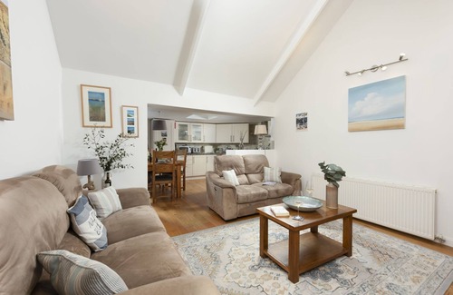 St. Mawgan House | Samson Cottage - Pet friendly bungalow set in the pretty village of St Mawgan