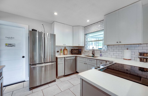 Shearer Hills - Ridgeview House | San Antonio Home, 2 Mi to Airport - Pets Welcome!