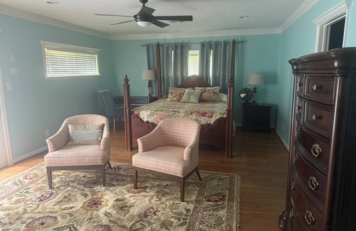 Brazoria House | San Bernard River House 4-BR, 3-B stunning river views, fishing pier, boat lift