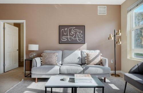 San Bruno Apartment | San Bruno 2br w pool spa gym nr groceries SFO-1398