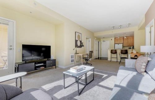 San Bruno Apartment | San Bruno 2br w pool spa gym nr groceries SFO-1398