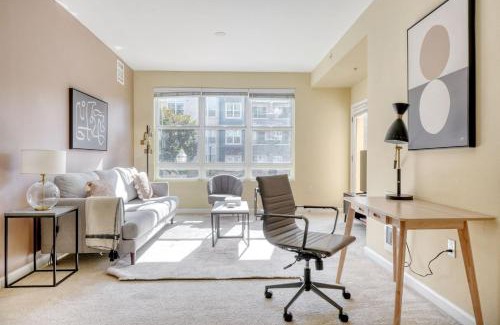San Bruno Apartment | San Bruno 2br w pool spa gym nr groceries SFO-1398