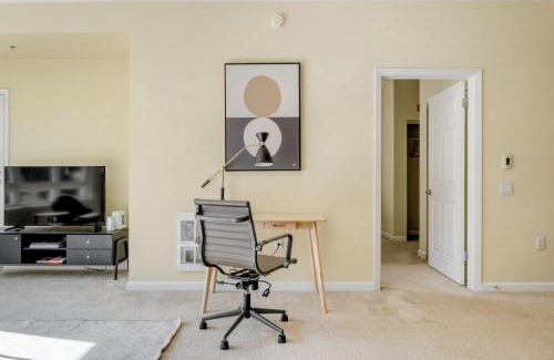 San Bruno Apartment | San Bruno 2br w pool spa gym nr groceries SFO-1398