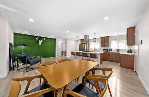 Lakeside House | San Diego Lake home 4 Bd/Bath with heated pool, hot tub and golf!