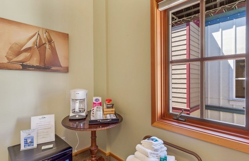 Friday Harbor Condo | San Juan Suites- Channel Room! Downtown!