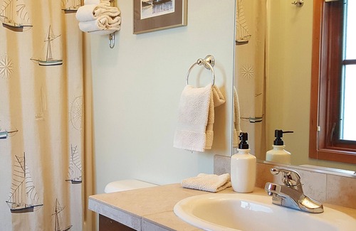 Friday Harbor Condo | San Juan Suites- Channel Room! Downtown!
