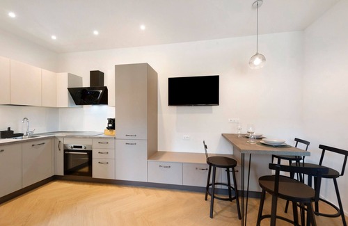 Giaveno Apartment | San Lorenzo Apartment with Balcony and Air Conditioning