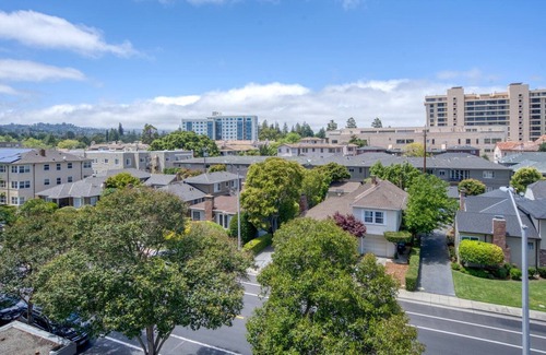 Central San Mateo Apartment | San Mateo 2BR w/ W/D, BBQ & Pool, near Caltrain