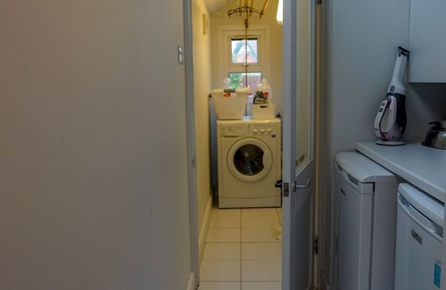 Bembridge Cottage | San Rocco - a dog friendly cottage that sleeps 6 guests in 3 bedrooms