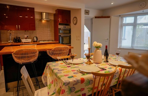 Bembridge Cottage | San Rocco - a dog friendly cottage that sleeps 6 guests in 3 bedrooms