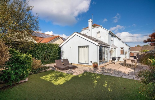 Bembridge Cottage | San Rocco - a dog friendly cottage that sleeps 6 guests in 3 bedrooms