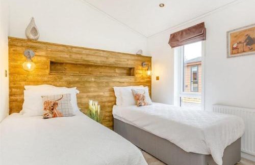Fort Augustus Resort | Sanctuary Pathfinder Lodge