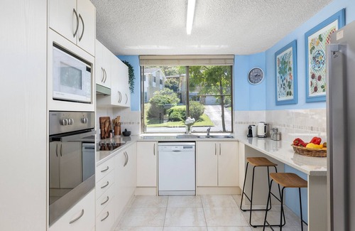 North Coast Apartment | Sand and Sea – walk to the beach, swimming pool and tennis court