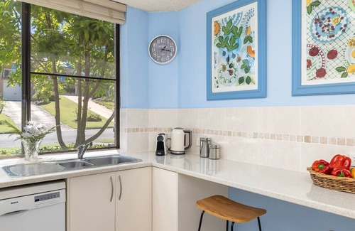 North Coast Apartment | Sand and Sea – walk to the beach, swimming pool and tennis court