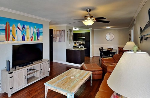 Port Aransas Condo | Sand In Your Toes | Boardwalk + Shared Pool & Hot Tub!