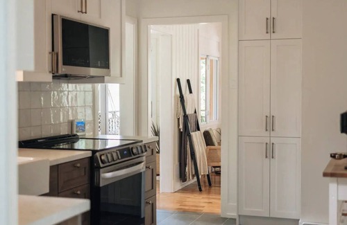 Sainte-Agathe-des-Monts Ski Chalet | Sand & Snow: Luxury Lakefront Retreat w/Spa