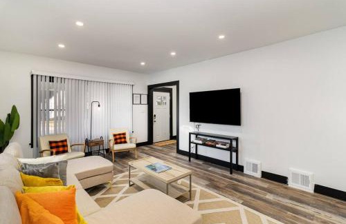 Michigan City House | Sand & Sun Retreat,2 Living Rooms, Kids Play Area