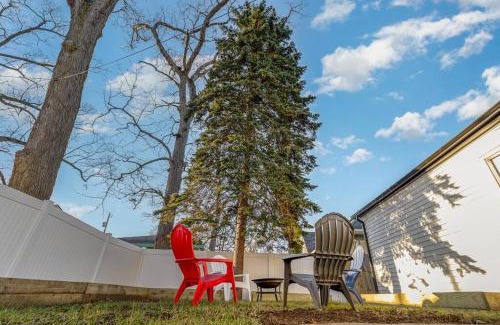 Michigan City House | Sand & Sun Retreat,2 Living Rooms, Kids Play Area