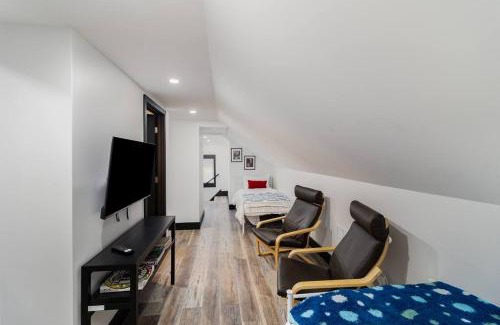 Michigan City House | Sand & Sun Retreat,2 Living Rooms, Kids Play Area
