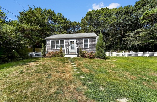 East Sandwich House | Sand, Sun & Serenity at Wavy Daze!