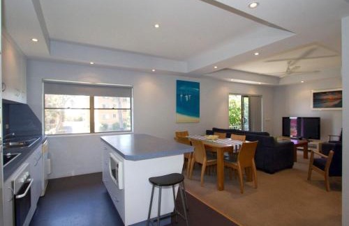 Tuncurry House | Sandcastle 7 with WiFi