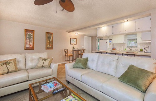 South Venice House | Sandcastle Cottage - Screened Patio - Fenced Yard - Pets OK