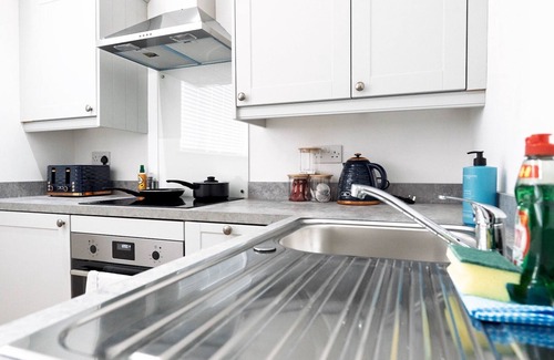 Liverpool Apartment | Sandhurst House, 1 Bed, Parking - Pass the Keys
