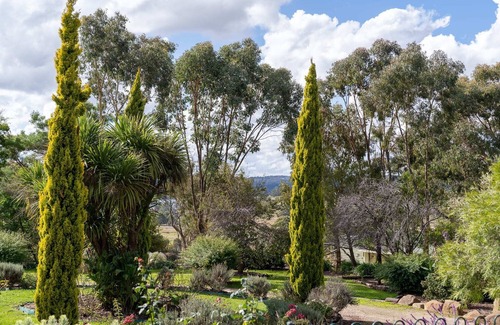 Orange East House | Sandhurst - Stunning Retreat - Pool & Tennis Court