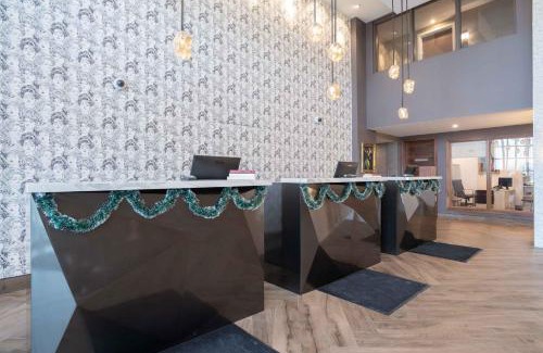 Ottawa Division Hotel | Sandman Signature Ottawa Airport Hotel