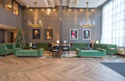 Ottawa Division Hotel | Sandman Signature Ottawa Airport Hotel