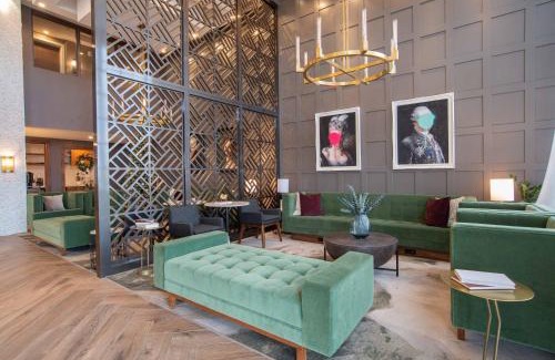 Ottawa Division Hotel | Sandman Signature Ottawa Airport Hotel