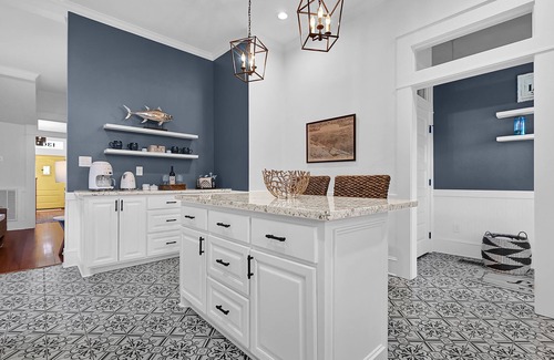 Galveston House | Sandpiper Boutique Bungalow- 1902 Historic Home - New Heated Pool/Strand