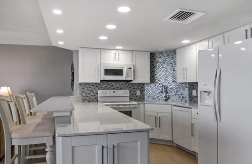Port Aransas Condo | Sandpiper Condominiums 902, Panoramic Gulf Views w/direct access to Mustang Island/Port A beaches.