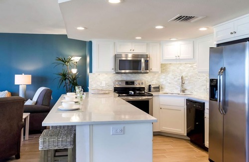 Port Aransas Condo | Sandpiper Condominiums 1003, Panoramic Gulf View w/direct access to Mustang Island/Port A beaches.