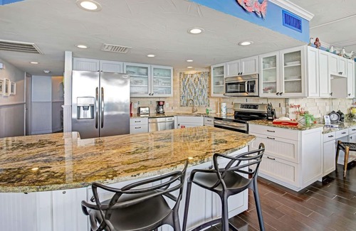 Port Aransas Condo | Sandpiper Condominiums 907, Panoramic Gulf Views w/direct access to Mustang Island/Port A beaches.
