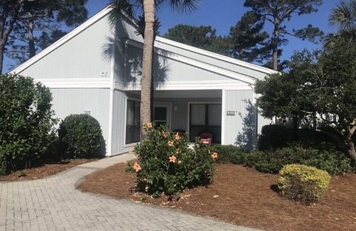 Miramar Beach Cottage | Sandpipers Port- Stylish Condo on golf course/Sandestin Resort