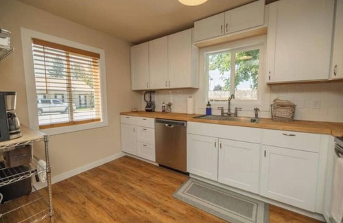 Sandpoint House | Sandpoint Retreat Sleeps 8 w/Hottub and Bikes