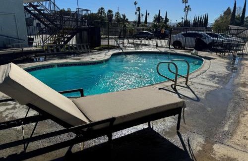 La Sierra Hotel | Sands Motel