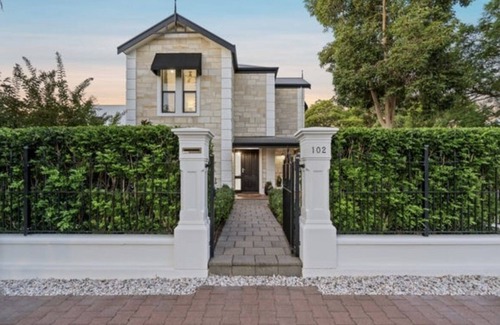 Fullarton House | Sandstone Villa In City Fringe Location