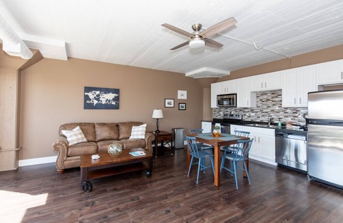 Sandusky Condo | Sandusky Bay Waterfront Views For Four!