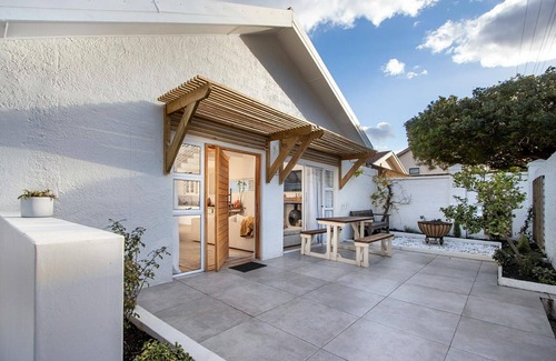 Voelklip House | Sandy Beach House - pool, sea and mountain views