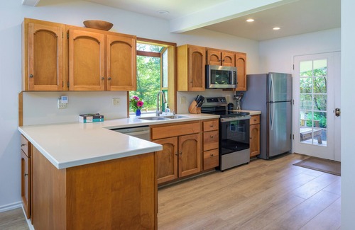 Eastsound Cottage | Sandy Beachfront, Hot Tub, Pet-Friendly, Kayaking