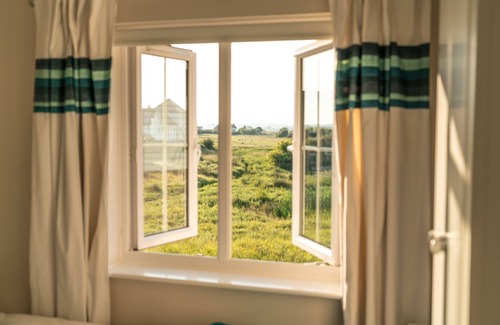 Camber Cottage | Sandy Feet - a cottage that sleeps 6 guests in 3 bedrooms