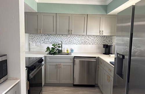 Bradenton Beach Condo | Sandy Feet Retreat Unit 108 at Runaway Bay. 1 min walk to beach.